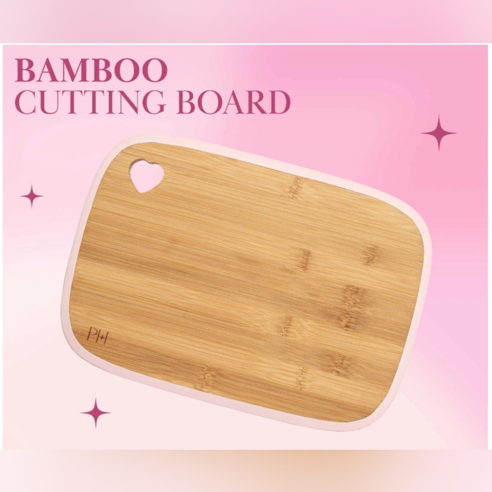🎀💗New Paris Hilton Bamboo Cutting Board with Heart Detail - 14 X 10 INCHES